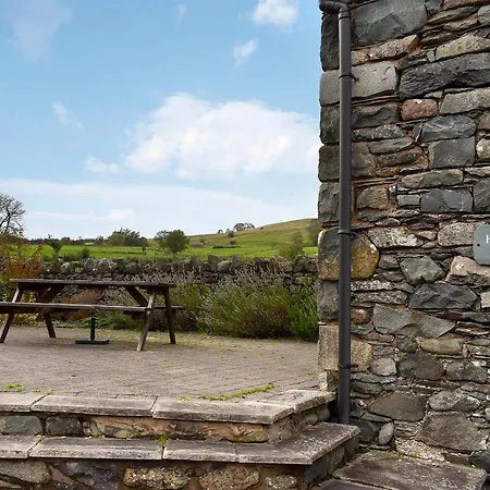 Holiday home Hilltoft Barn